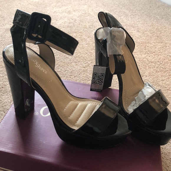 Heels - Picture 2 of 3